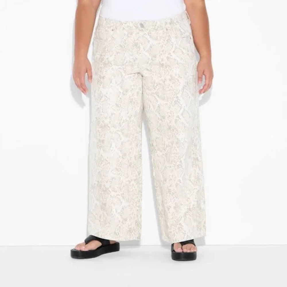 Wild Fable Women's Low-Rise Baggy Jeans White Snakeskin Print Denim